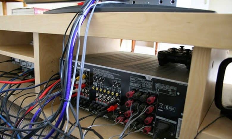 Comment masquer les fils dans votre salle multimédia