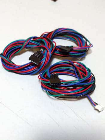 J'ai acheté ces soi-disant rallonges de moteur pas à pas, seulement pour découvrir qu'elles n'avaient pas de connecteur à une extrémité.  Problème résolu.