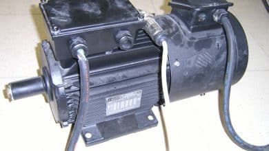 Utilisation de la commande de moteur étoile-triangle (avec schémas de circuit)