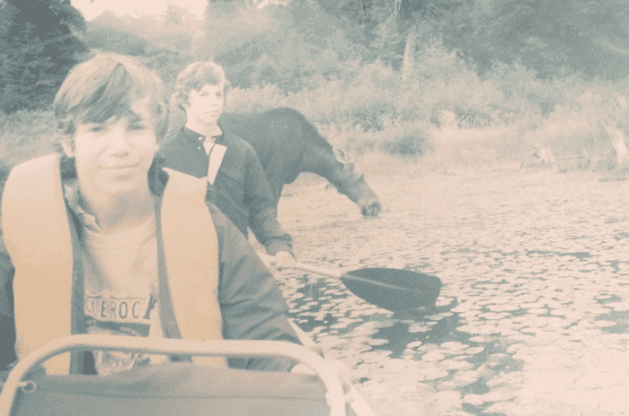 Photo fanée gâchée par la lumière du soleil.