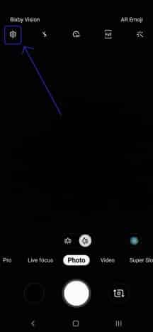 Dans l'application Appareil photo, cliquez sur l'icône d'engrenage pour accéder aux paramètres de l'appareil photo