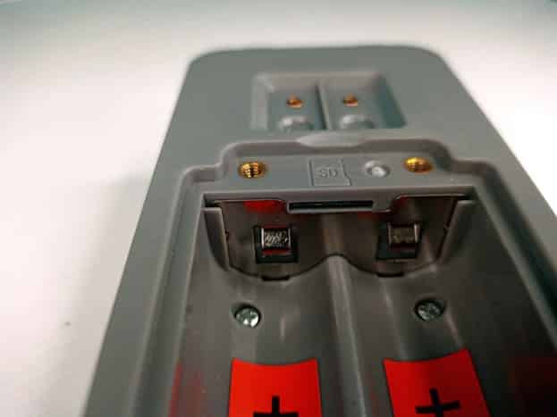 Une carte SD de 32 gigaoctets est intégrée à l'appareil