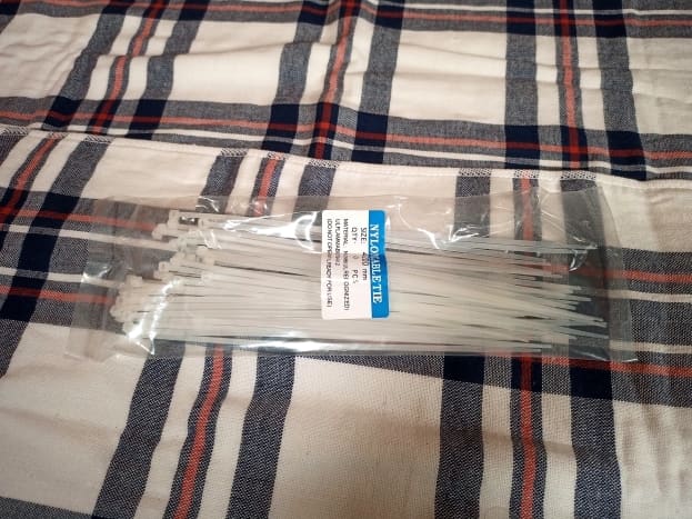 Attaches autobloquantes