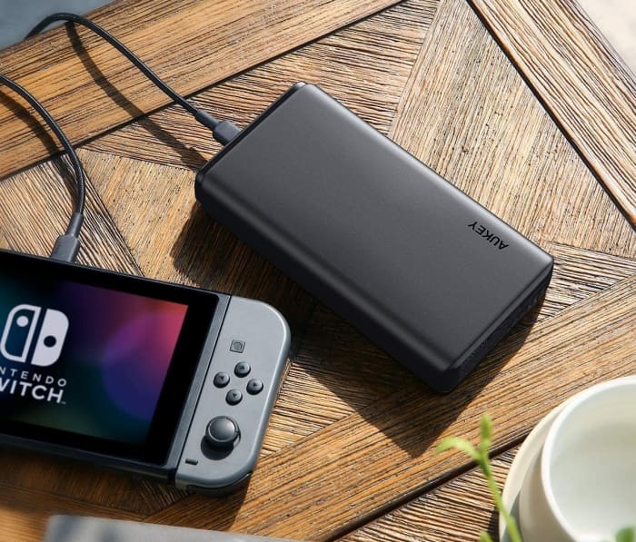 Banque d'alimentation universelle Aukey 26800mAh avec commutateur Nintendo
