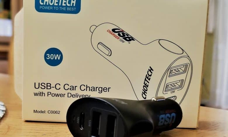Examen du chargeur de voiture USB Choetech à 3 ports avec alimentation électrique