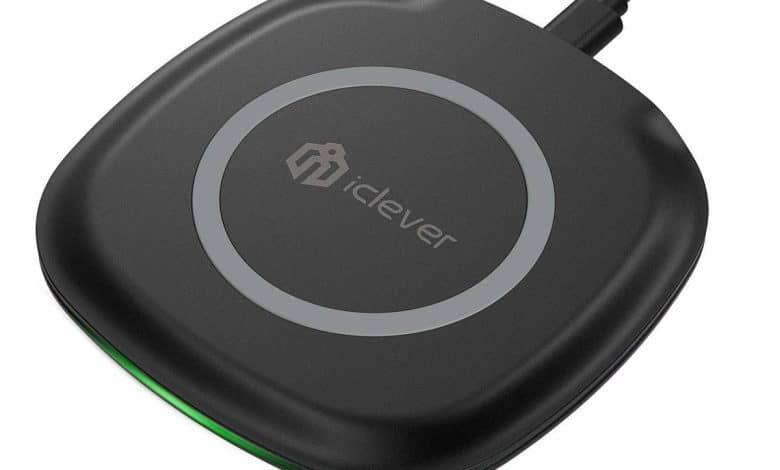 Examen du chargeur sans fil iClever : le meilleur accessoire de voyage pour iPhone