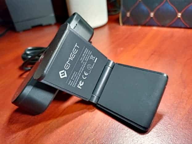 Le clip de la webcam est recouvert de caoutchouc