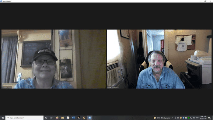 Lors d'une conférence zoom, j'ai utilisé la webcam NexiGo et mon associée a utilisé la webcam interne de son ordinateur portable
