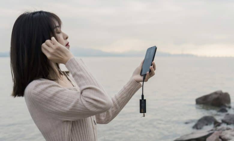 Le DAC sans perte mobile QUESTYLE M15 avec amplificateur de casque produit un son réel