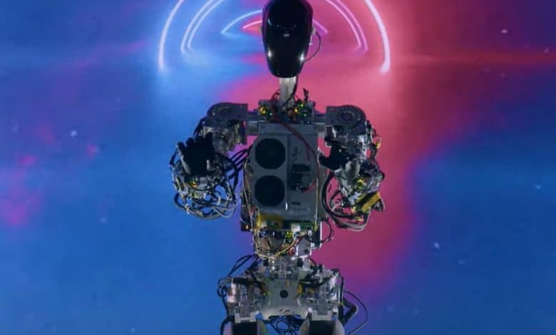 Robot humanoïde de Tesla : choisit C-3PO comme modèle contre R2D2