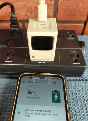 Le chargeur 67W peut gérer trois appareils simultanément